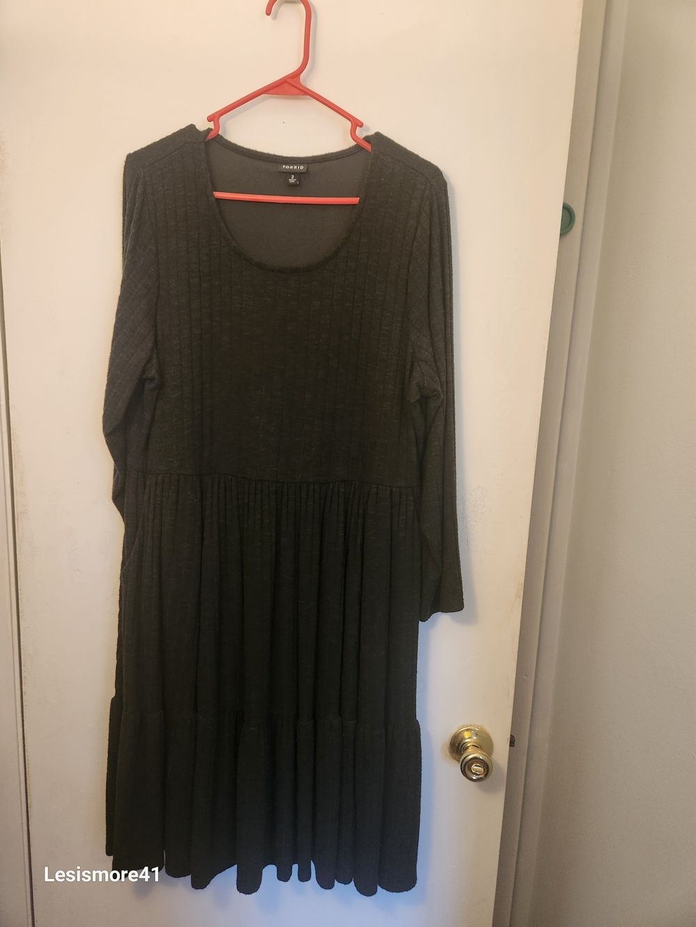 Black Long-Sleeve Ribbed Tiered Midi Dress - Unknown Brand